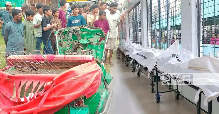 সড়ক দুর্ঘটনায় দুমড়ে যাওয়া সিএনজি ও মর্গে মরদেহ